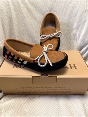 Manitobah Mukluks Women's Tan and Black Kayak Moccasins with Multicolor Weave